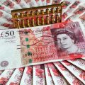 新脱欧协议达成 英镑巨震英议会放行仍存悬念