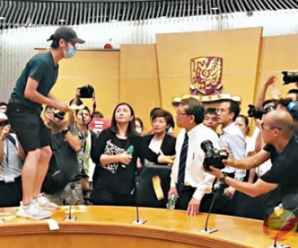 香港家长怒斥港中大校长：到底提供了什么环境给学生成长