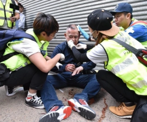 日本游客香港街头遭袭 日网友炸了：这不是暴行是什么！