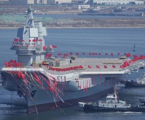 我国第一艘国产航空母舰山东舰交付海军