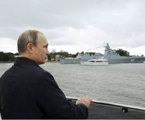 俄海军两大舰队会师黑海搞演习 普京乘导弹巡洋舰观摩
