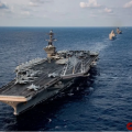 美国海军南海挑衅 核航母联合两栖攻击舰“秀肌肉”