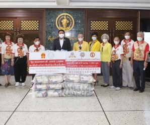 泰国统促会联合多机构向曼谷市政府捐赠大米及防护服