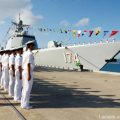外媒：中国海军升级版052D驱逐舰首次起航，应对紧张局势