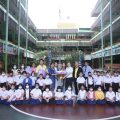 泰国中国和平统一促进总会向Lumpini小学捐赠衣物