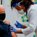 美国当选总统拜登公开接种新冠疫苗