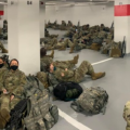 蒙大拿州长宣布撤回国民警卫队：让士兵睡停车场是“国家的耻辱”!