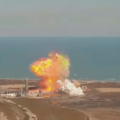 美国SpaceX星际飞船原型机试验时爆炸：落回发射台，烧成火球
