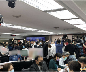 台湾疫苗今开打 台“立法院”也“开打”：蓝绿拍桌吵成一团