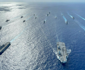 美英航母进入南海炫耀武力 日本最新型战舰也来凑热闹
