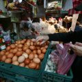 岛内“缺蛋潮”带动物价上涨，台媒：民众抢到鸡蛋自嘲像在炫富