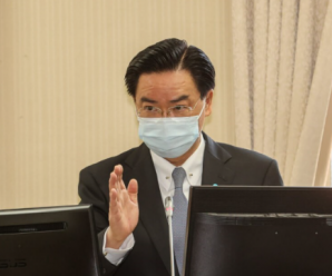 吴钊燮“预告”美国“接下来还会有军售宣布”，岛内网友痛批