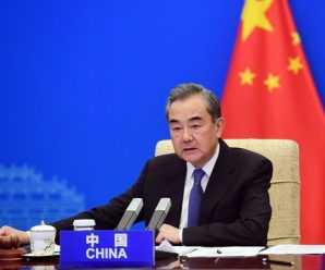 王毅同加拿大外长乔利通电话