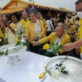泰国统促会王志民会长携全家祭拜九世皇陛下