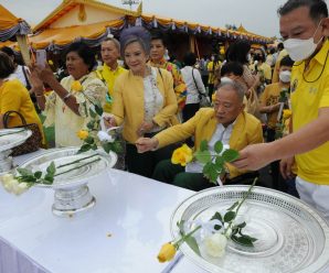 泰国统促会王志民会长携全家祭拜九世皇陛下