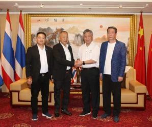 察哈尔学会秘书长李强民访问泰国统促会